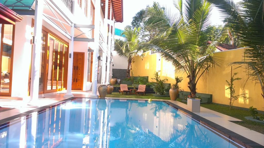 White Palace Hotell Gampaha Eksteriør bilde